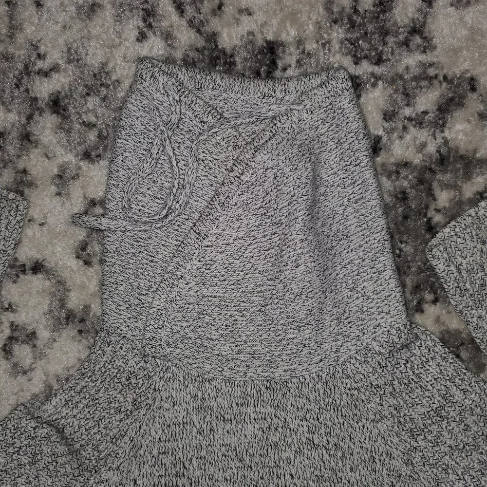 Express Sweater -- Warm and Cozy Material EUC
